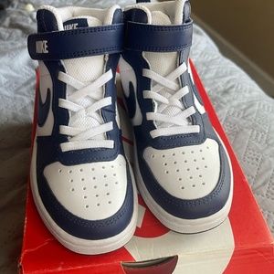 NIKE COURT BOROUGH MID 2